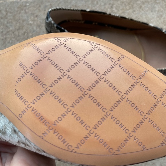 Vionic woman’s Josie natural snake leather - Picture 9 of 15